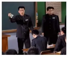 쥐어 짜내진 우유통
