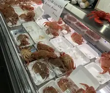 저희는 싱싱한 해산물만 판매하고 있습니다.