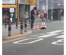 도대체 남친이 여친에게 뭘한걸까.jpg