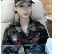 미필 군복녀, 전투식량 먹방 방송..